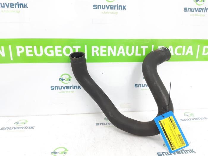 Gebrauchte Intercooler Schlauch Peugeot 308 SW (L4/L9/LC/LJ/LR) 1.6 BlueHDi 120 Preis € 30,25 Mit Mehrwertsteuer angeboten von Snuverink Autodemontage