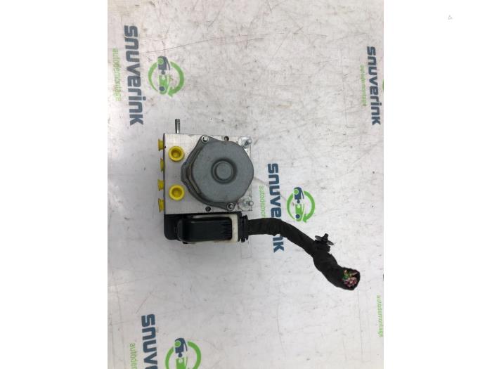 Begagnade ABS-pump Peugeot 308 SW (L4/L9/LC/LJ/LR) 1.6 BlueHDi 120 Pris € 108,89 Inklusive moms erbjuds av Snuverink Autodemontage