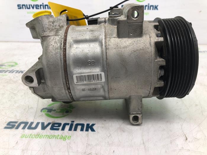 Air conditioning pump from a Renault Captur (2R) 0.9 Energy TCE 12V 2016