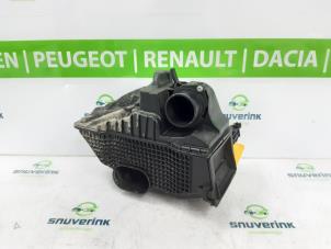 Używane Obudowa filtra powietrza Renault Clio IV Estate/Grandtour (7R) 0.9 Energy TCE 90 12V Cena € 30,00 Procedura marży oferowane przez Snuverink Autodemontage