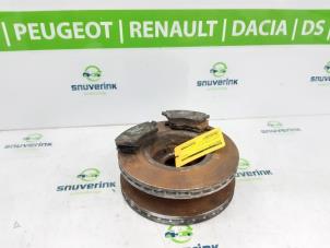 Used Front brake disc Renault Clio IV Estate/Grandtour (7R) 0.9 Energy TCE 90 12V Price on request offered by Snuverink Autodemontage