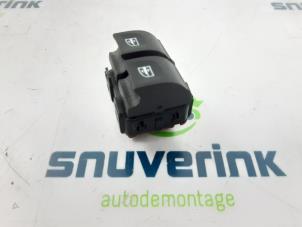 Used Electric window switch Renault Clio IV Estate/Grandtour (7R) 0.9 Energy TCE 90 12V Price € 20,00 Margin scheme offered by Snuverink Autodemontage