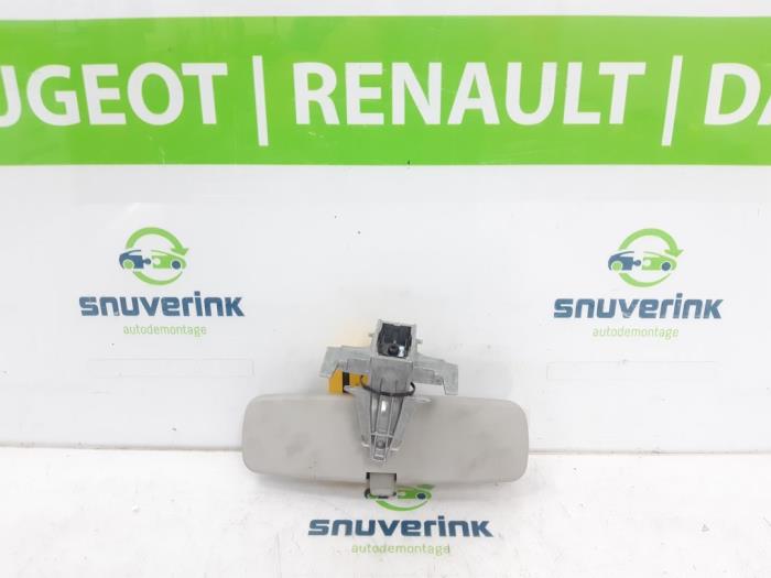 Rear view mirror from a Renault Clio IV Estate/Grandtour (7R) 0.9 Energy TCE 90 12V 2017