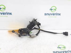 Used Xenon height adjustment Renault Clio IV Estate/Grandtour (7R) 0.9 Energy TCE 90 12V Price on request offered by Snuverink Autodemontage