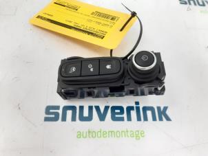 Used Radio control panel Renault Clio IV Estate/Grandtour (7R) 0.9 Energy TCE 90 12V Price € 35,00 Margin scheme offered by Snuverink Autodemontage