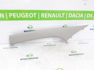 Usagé Revêtement montant avant gauche Renault Captur (2R) 0.9 Energy TCE 12V Prix sur demande proposé par Snuverink Autodemontage