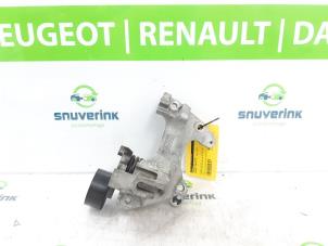 Usados Soporte dinamo superior Renault Captur (2R) 0.9 Energy TCE 12V Precio € 40,00 Norma de margen ofrecido por Snuverink Autodemontage