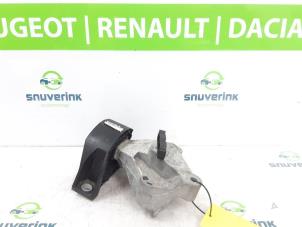 Usagé Support moteur Renault Captur (2R) 0.9 Energy TCE 12V Prix € 35,00 Règlement à la marge proposé par Snuverink Autodemontage