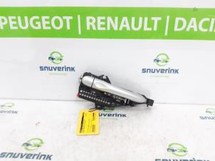 Usagé Poignée de porte avant droite Renault Captur (2R) 0.9 Energy TCE 12V Prix € 25,00 Règlement à la marge proposé par Snuverink Autodemontage