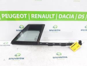 Gebrauchte Dreieckfenster rechts vorne Renault Captur (2R) 0.9 Energy TCE 12V Preis auf Anfrage angeboten von Snuverink Autodemontage