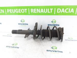 Gebrauchte Stoßdämpferstrebe links vorne Renault Megane IV Estate (RFBK) 1.3 TCE 160 16V Preis auf Anfrage angeboten von Snuverink Autodemontage