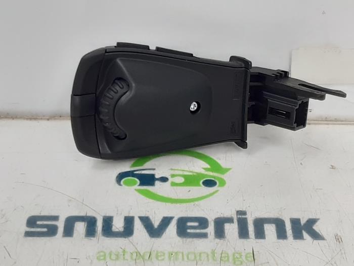 Steering wheel mounted radio control from a Renault Megane IV Estate (RFBK) 1.3 TCE 160 16V 2021