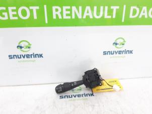 Gebrauchte Licht Schalter Renault Twingo III (AH) 1.0 SCe 70 12V Preis € 50,00 Margenregelung angeboten von Snuverink Autodemontage
