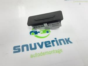 Used Tailgate switch Renault Twingo III (AH) 1.0 SCe 70 12V Price € 20,00 Margin scheme offered by Snuverink Autodemontage