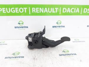 Used Clutch pedal Renault Twingo III (AH) 1.0 SCe 70 12V Price € 45,00 Margin scheme offered by Snuverink Autodemontage