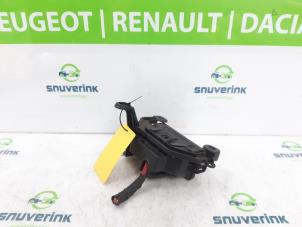 Usados Caja de fusibles Renault Twingo III (AH) 1.0 SCe 70 12V Precio € 30,00 Norma de margen ofrecido por Snuverink Autodemontage