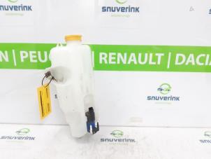 Usagé Réservoir lave-glace avant Renault Twingo III (AH) 1.0 SCe 70 12V Prix sur demande proposé par Snuverink Autodemontage