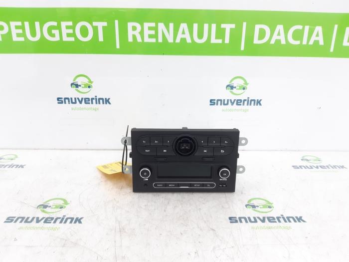Radio van een Renault Twingo III (AH) 1.0 SCe 70 12V 2016