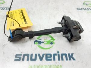 Gebrauchte Türfänger 4-türig links vorne Renault Twingo III (AH) 1.0 SCe 70 12V Preis auf Anfrage angeboten von Snuverink Autodemontage