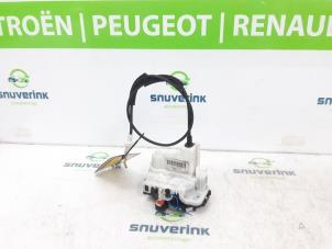 Gebrauchte Türschlossmechanik 2-türig links Fiat 500C (312) 1.2 69 Preis € 24,99 Margenregelung angeboten von Snuverink Autodemontage