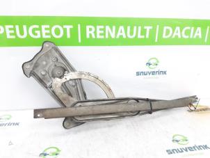 Używane Mechanizm szyby prawej przedniej wersja 2-drzwiowa Renault Megane III Coupe (DZ) 1.4 16V TCe 130 Cena € 75,00 Procedura marży oferowane przez Snuverink Autodemontage