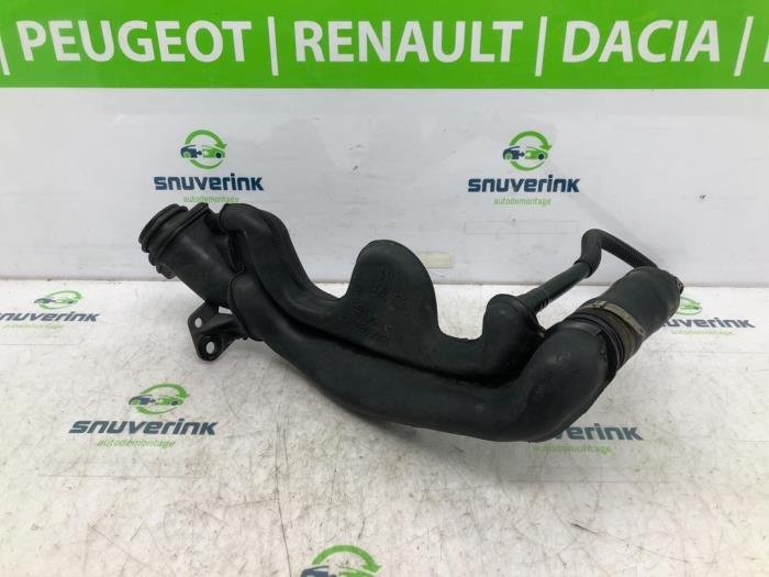 Fuel tank filler pipe from a Renault Twingo (C06) 1.2 16V 2004