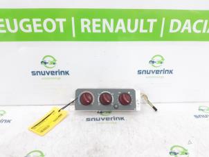 Usados Panel de control de calefacción Renault Twingo (C06) 1.2 16V Precio de solicitud ofrecido por Snuverink Autodemontage
