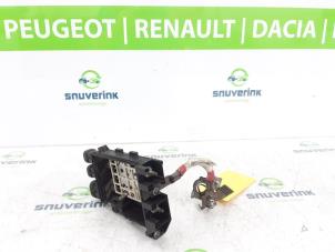 Usagé Borne de batterie Renault Megane III Berline (BZ) 1.4 16V TCe 130 Prix sur demande proposé par Snuverink Autodemontage