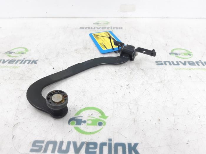 Sliding door roller, right from a Peugeot 1007 (KM) 1.4 HDI 2005