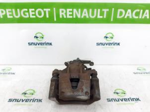 Usagé Etrier de frein (pince) arrière droit Renault Master III (FD/HD) 2.5 dCi 120 FAP Prix sur demande proposé par Snuverink Autodemontage