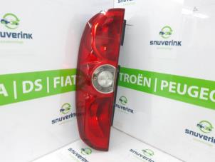 Usagé Feu arrière droit Fiat Doblo Cargo (263) 1.3 D Multijet Prix € 36,30 Prix TTC proposé par Snuverink Autodemontage