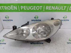Usagé Phare gauche Peugeot 307 CC (3B) 2.0 16V Prix € 60,00 Règlement à la marge proposé par Snuverink Autodemontage