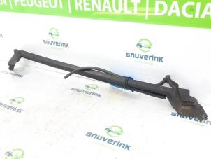 Used Window rubber Peugeot 307 CC (3B) 2.0 16V Price € 50,00 Margin scheme offered by Snuverink Autodemontage