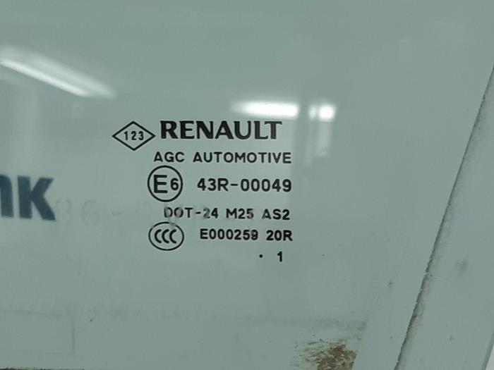 Door window 4-door, front left from a Renault Scénic III (JZ) 1.5 dCi 110 2011