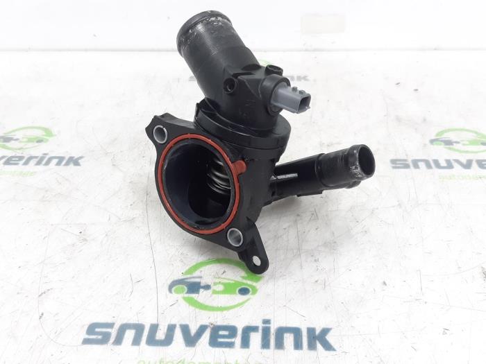 Thermostat housing from a Nissan Qashqai (J11) 1.2 DIG-T 16V 2017