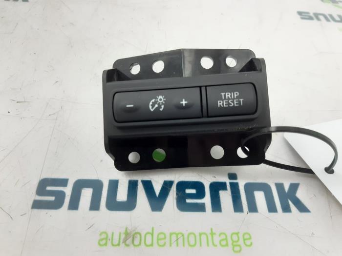 Cruise control switch from a Nissan Qashqai (J11) 1.2 DIG-T 16V 2017