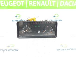 Used Instrument panel Renault Trafic Price on request offered by Snuverink Autodemontage