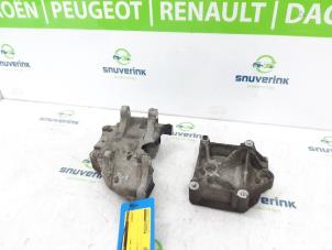 Usagé Support pompe clim Peugeot 206 (2A/C/H/J/S) 1.6 16V Prix sur demande proposé par Snuverink Autodemontage