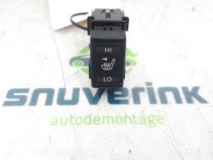 Used Seat heating switch Nissan Qashqai (J11) 1.2 DIG-T 16V Price € 30,00 Margin scheme offered by Snuverink Autodemontage