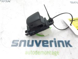 Używane Przelacznik elektrycznej szyby Nissan Qashqai (J11) 1.2 DIG-T 16V Cena € 30,00 Procedura marży oferowane przez Snuverink Autodemontage