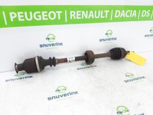 Używane Os napedowa prawy przód Renault Twingo II (CN) 1.2 16V Cena € 40,00 Procedura marży oferowane przez Snuverink Autodemontage