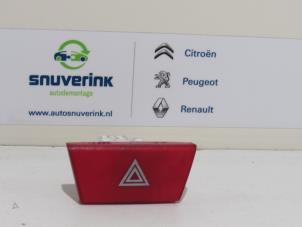 Usagé Commutateur éclairage d'urgence Citroen C1 1.0 12V Prix € 20,00 Règlement à la marge proposé par Snuverink Autodemontage