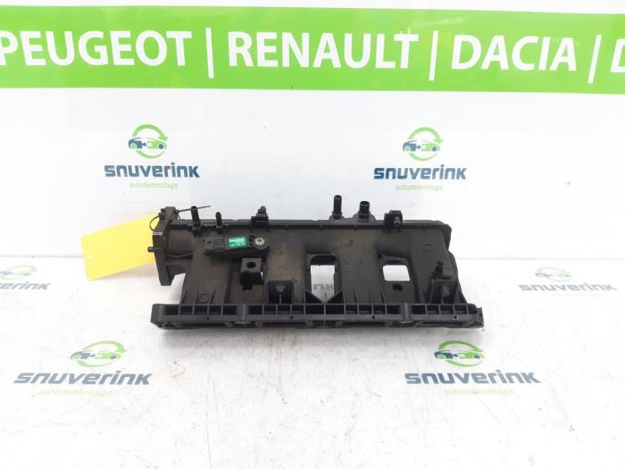 Intake manifold from a Renault Captur (2R) 1.2 TCE 16V EDC 2016