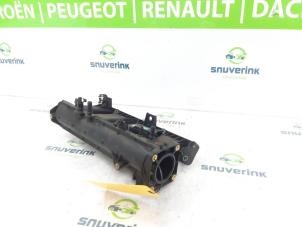 Usados Colector de admisión Renault Captur (2R) 1.2 TCE 16V EDC Precio € 75,00 Norma de margen ofrecido por Snuverink Autodemontage