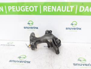 Usados Soporte dinamo superior Renault Captur (2R) 1.2 TCE 16V EDC Precio € 40,00 Norma de margen ofrecido por Snuverink Autodemontage