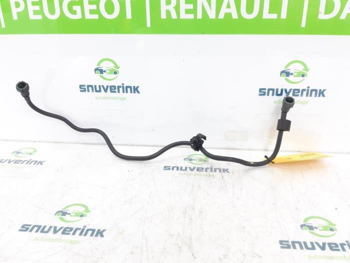 Fuel line from a Renault Captur (2R) 1.2 TCE 16V EDC 2016