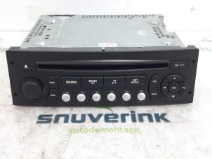Używane Radio Peugeot 307 SW (3H) 1.6 16V Cena € 45,00 Procedura marży oferowane przez Snuverink Autodemontage