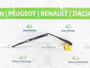 Usagé Bras essuie-glace arrière Renault Kangoo Express (FW) 1.5 dCi 75 FAP Prix sur demande proposé par Snuverink Autodemontage