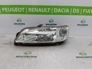 Używane Reflektor lewy Peugeot 306 (7D) 1.6 Cena € 25,00 Procedura marży oferowane przez Snuverink Autodemontage
