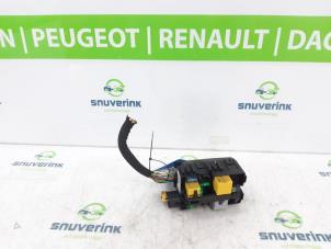 Used Fuse box Peugeot 308 (L3/L8/LB/LH/LP) 1.2 12V e-THP PureTech 110 Price € 50,00 Margin scheme offered by Snuverink Autodemontage